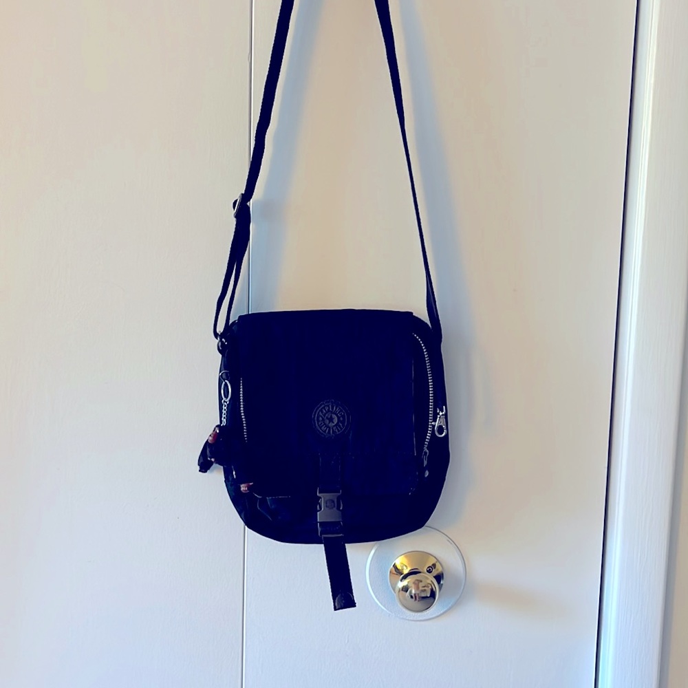 Kipling Black Nylon Shoulder/Crossbody Bag. Lots of pockets. Great for travel.